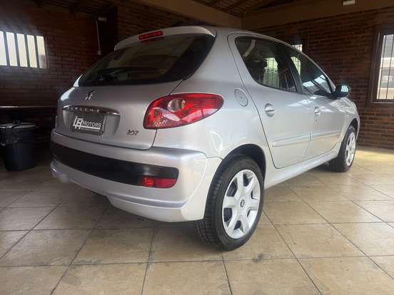 PEUGEOT-207-1.4 XR 8V FLEX 4P MANUAL PEUGEOT-207-2010