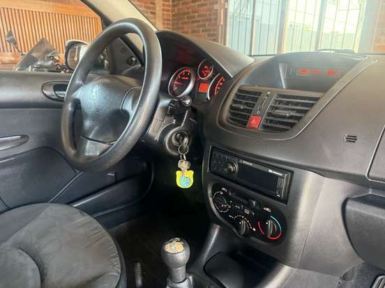 PEUGEOT-207-2010