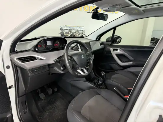 PEUGEOT-208-1.2 ALLURE 12V FLEX 4P MANUAL PEUGEOT-208-2017