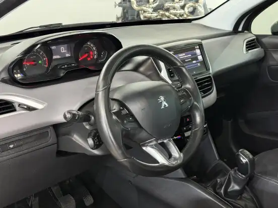 PEUGEOT-208-1.2 ALLURE 12V FLEX 4P MANUAL PEUGEOT-208-2017