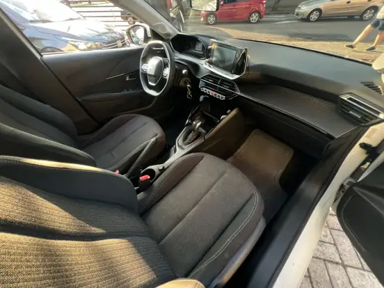 PEUGEOT-208-2022