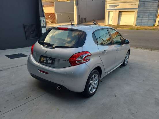 PEUGEOT-208-2013