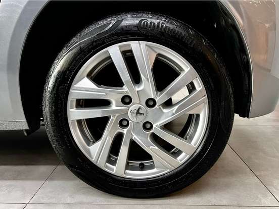 PEUGEOT-208-2022
