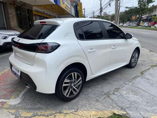 PEUGEOT-208-2022