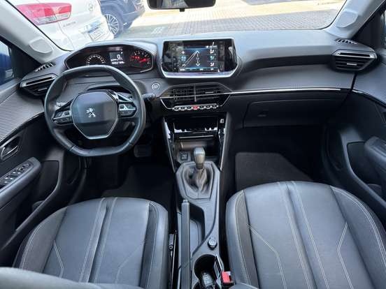 PEUGEOT-208-2021