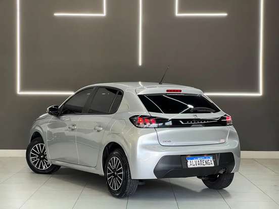 PEUGEOT-208-2021