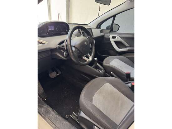 PEUGEOT-208-2015
