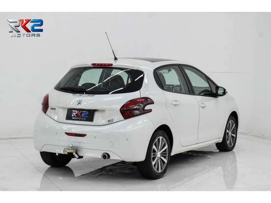 PEUGEOT-208-2018