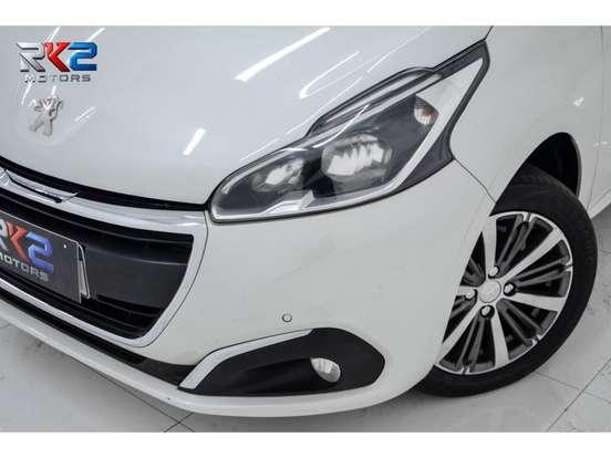 PEUGEOT-208-2018
