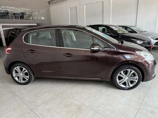 PEUGEOT-208-2015