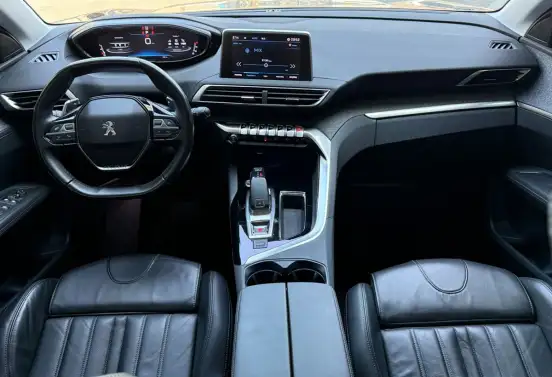 PEUGEOT-3008-2018