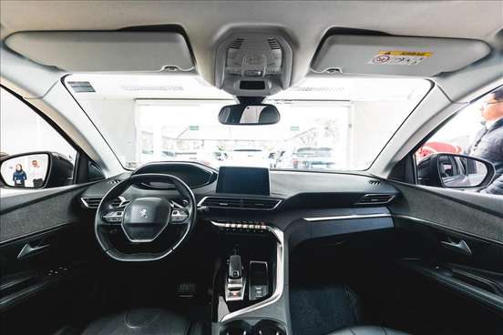 PEUGEOT-3008-2021