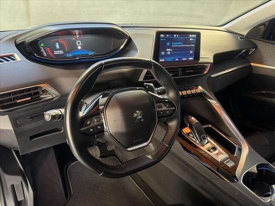 PEUGEOT-3008-2018
