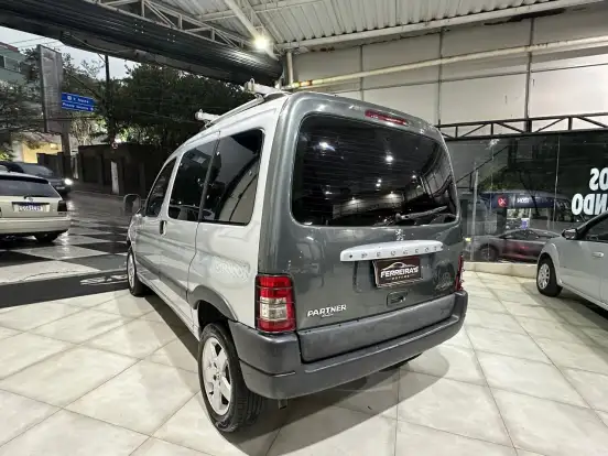 PEUGEOT-PARTNER-2011