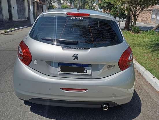 PEUGEOT-208-2015