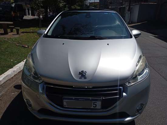 PEUGEOT-208-2015