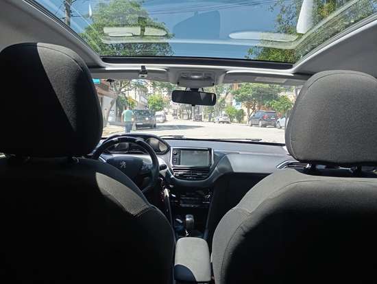 PEUGEOT-208-2015
