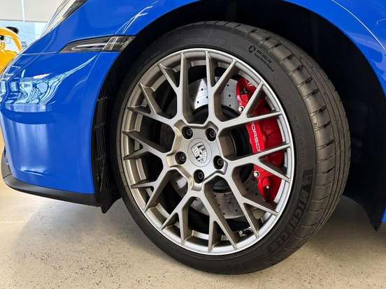 PORSCHE-911-2025