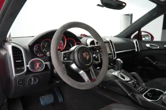 PORSCHE-CAYENNE-2015