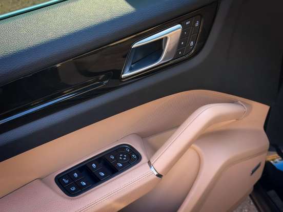 PORSCHE-CAYENNE-2021