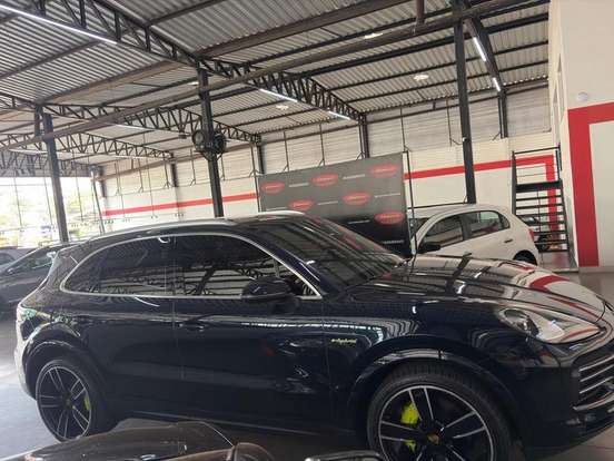 PORSCHE-CAYENNE-2020