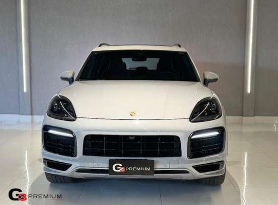 PORSCHE-CAYENNE-2022