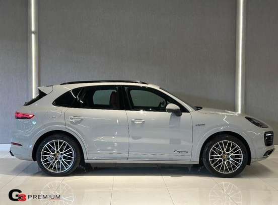 PORSCHE-CAYENNE-2022
