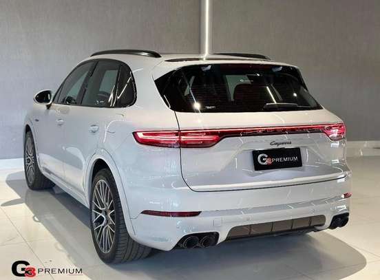 PORSCHE-CAYENNE-2022