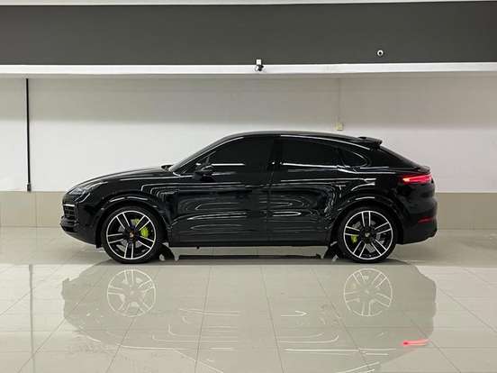 PORSCHE-CAYENNE-2022