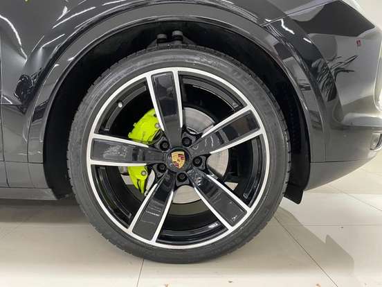 PORSCHE-CAYENNE-2022