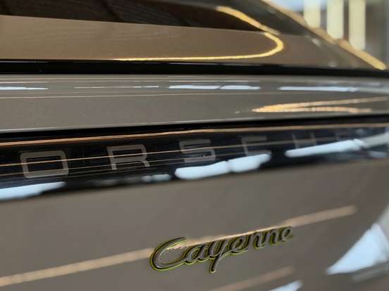 PORSCHE-CAYENNE-2023