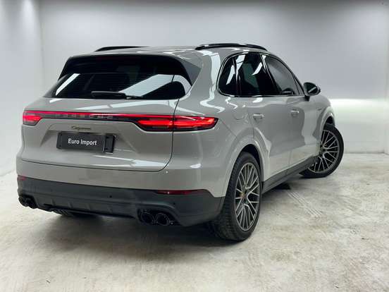 PORSCHE-CAYENNE-2023