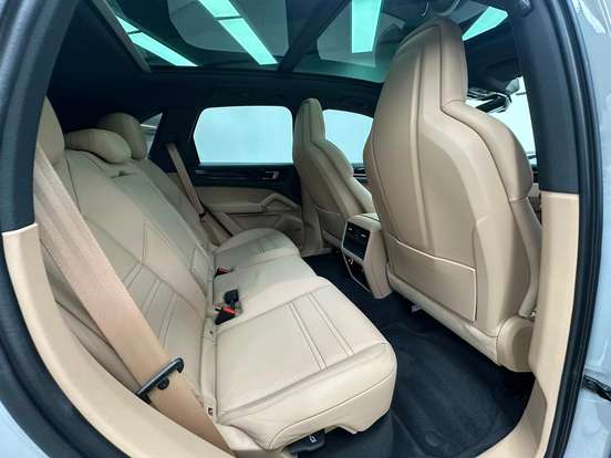 PORSCHE-CAYENNE-2023