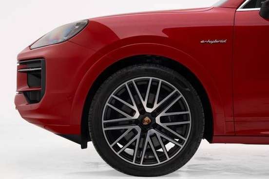 PORSCHE-CAYENNE-2024