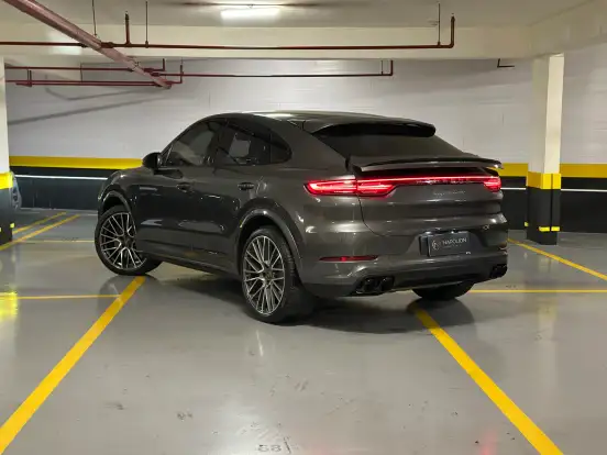 PORSCHE-CAYENNE-2021