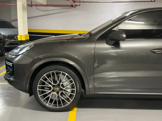 PORSCHE-CAYENNE-2021