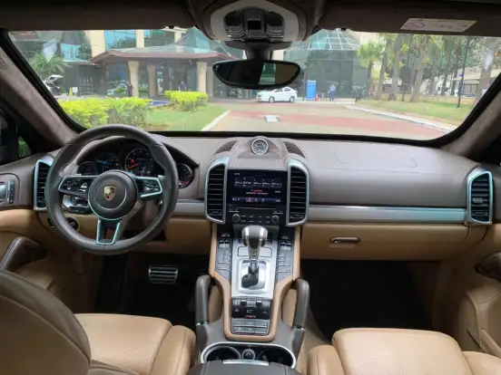 PORSCHE-CAYENNE-2017