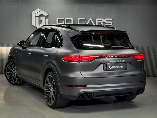 PORSCHE-CAYENNE-2022