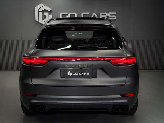 PORSCHE-CAYENNE-2022