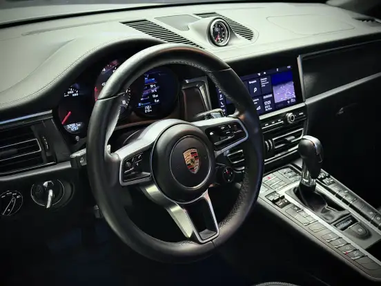 PORSCHE-MACAN-2020