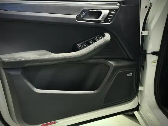 PORSCHE-MACAN-2020