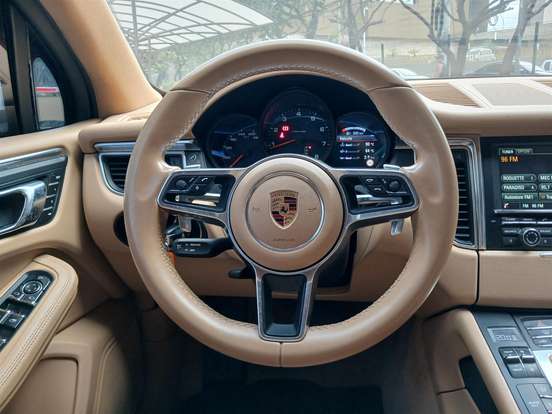 PORSCHE-MACAN-2015