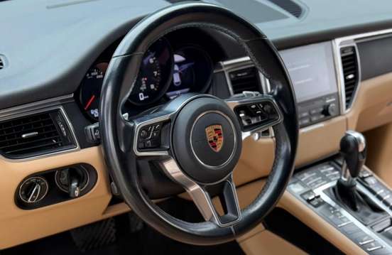 PORSCHE-MACAN-2017