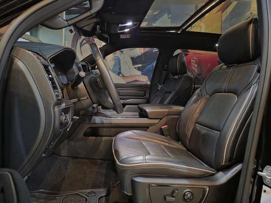 RAM-1500-5.7 V8 GASOLINA LIMITED NIGHT EDITION CD 4X4 AUTOMÁTICO RAM-1500-2023