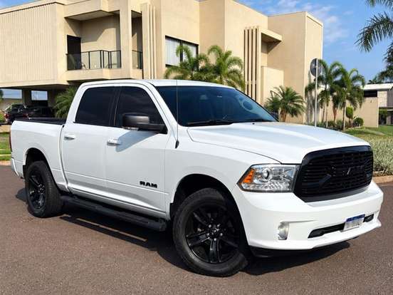 RAM-CLASSIC-5.7 V8 GASOLINA LARAMIE NIGHT EDITION CD 4X4 AUTOMÁTICO RAM-CLASSIC-2023