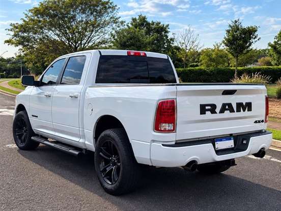 RAM-CLASSIC-5.7 V8 GASOLINA LARAMIE NIGHT EDITION CD 4X4 AUTOMÁTICO RAM-CLASSIC-2023