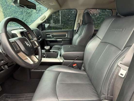 RAM-CLASSIC-5.7 V8 GASOLINA LARAMIE NIGHT EDITION CD 4X4 AUTOMÁTICO RAM-CLASSIC-2023