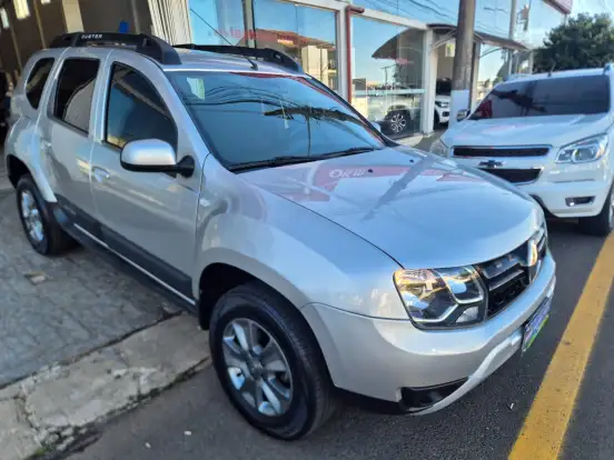 RENAULT-DUSTER-2019
