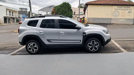 RENAULT-DUSTER-2023