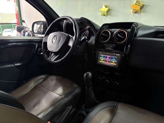 RENAULT-DUSTER-2016